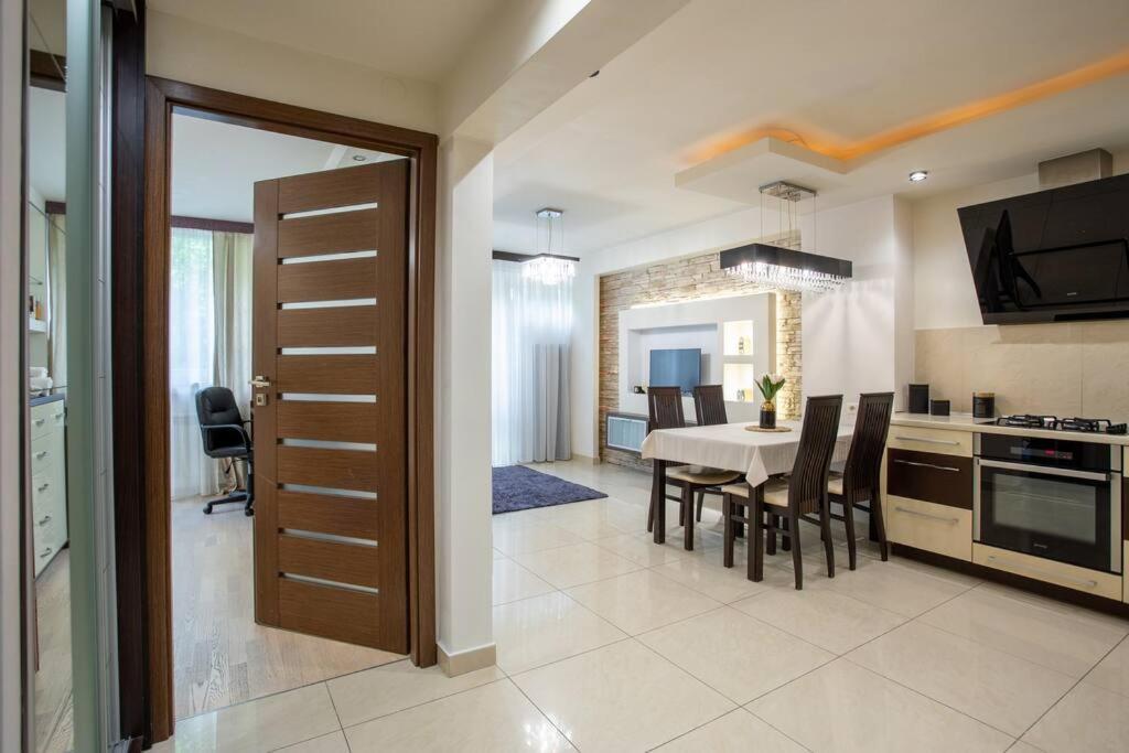 Urban Chic - One Bedroom -luxury - Grzybowska 5 Apartament Warszawa
