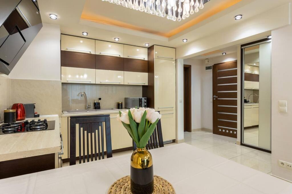 Urban Chic - One Bedroom -luxury - Grzybowska 5 Apartament Warszawa